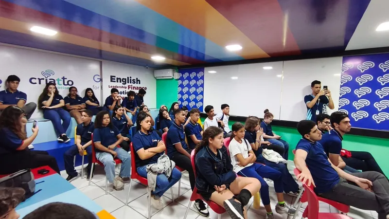 Estudantes acompanhando uma mentoria do CPA no Espaço Criatto