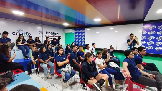 Estudantes acompanhando uma mentoria do CPA no Espaço Criatto