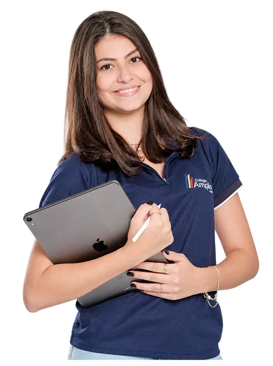 Estudante do Anglo Tamarineira com uniforme da escola
